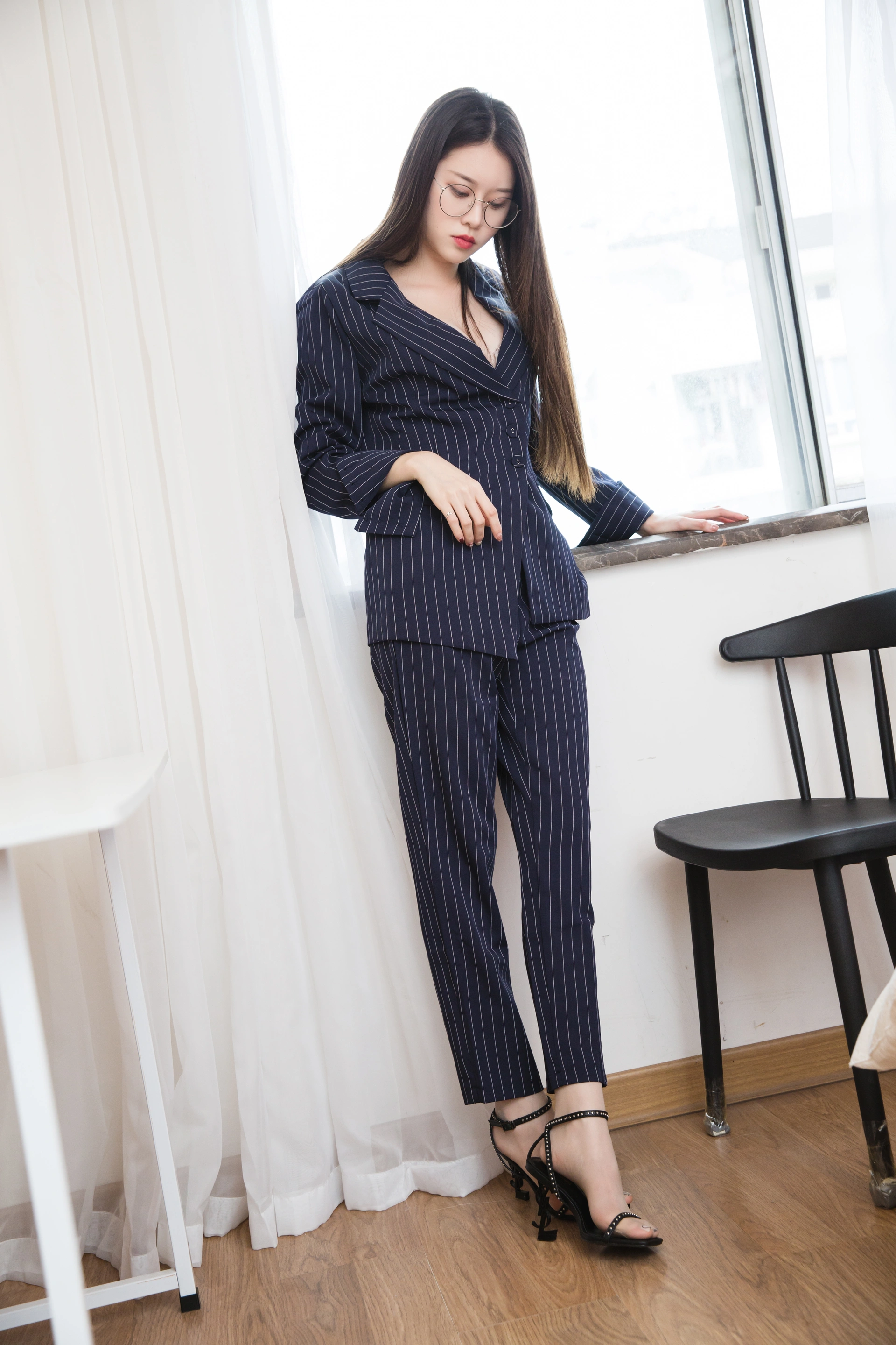 051.Sia不吃鱼 – 条纹职业装 1
